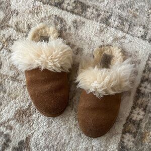 Ugh Chestnut Suede Shearling Slip-On Clogs with Cream Fur Trim size 7